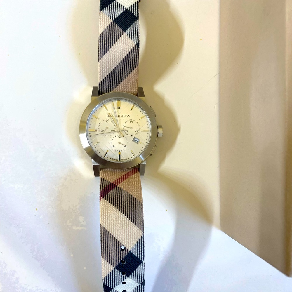 Burberry BU9357 Nova With Chronograph and Leather Strap Men's Watch
